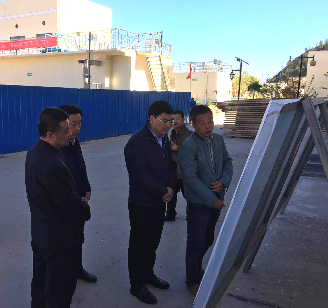 子长县县长雷兴平到水情形公司子长县污水处置惩罚厂改扩建项目调研