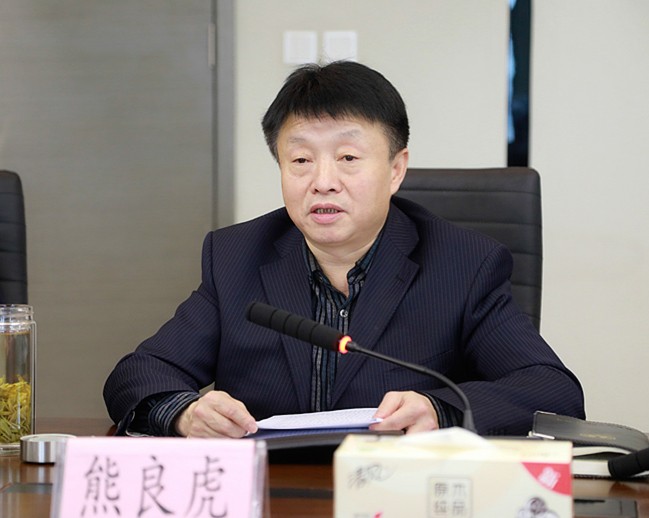 省人大常委会委员、环资工委主任李三原到陕西跳高高试玩集团调研座谈