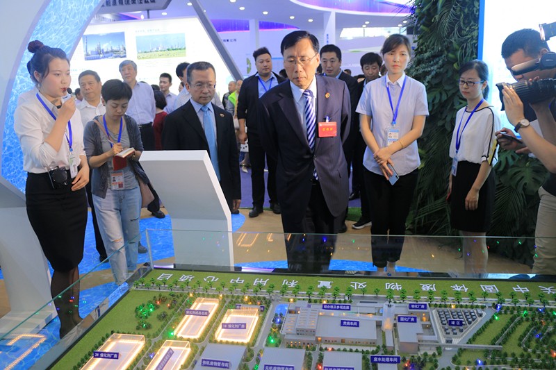 陕西跳高高试玩集团携“绿水青山”亮相丝博会｜副省长魏增军旅行