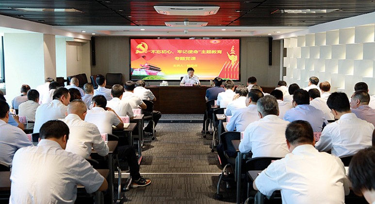 熊良虎在讲主题教育党课时指出：不忘初心铸党魂、切记使命勇继续，，，，永做新时代高质量生长的斗争者