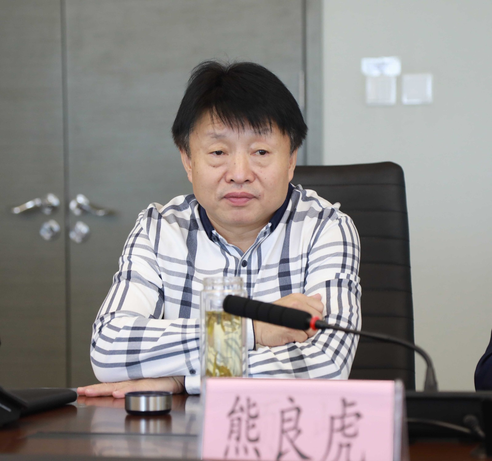 江苏省生态情形厅厅长王天琦到陕西跳高高试玩集团调研座谈