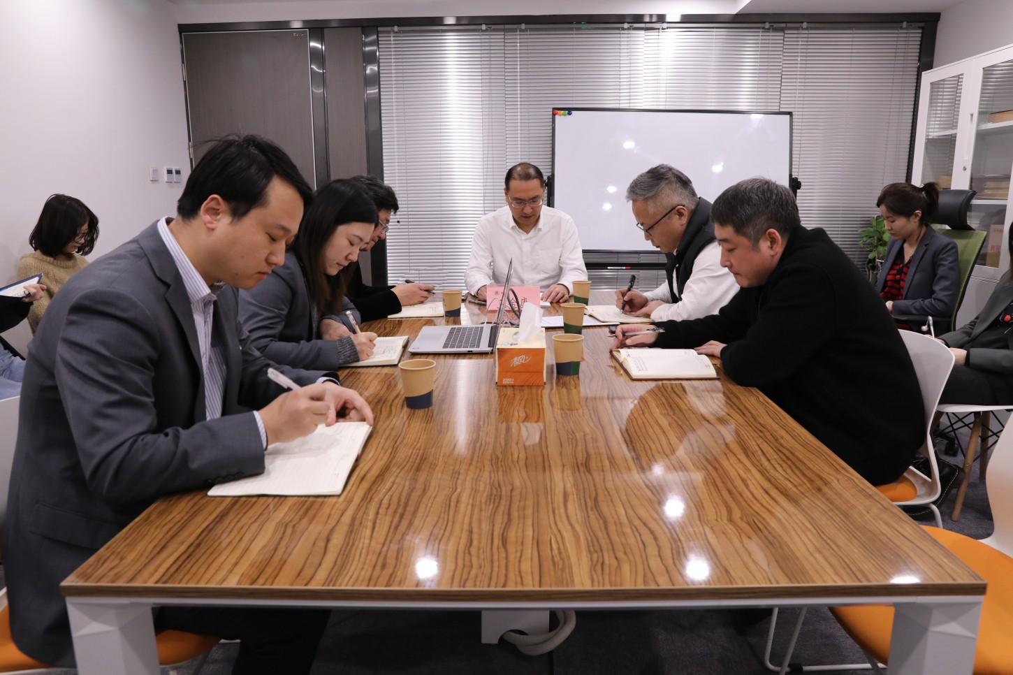 陕西跳高高试玩集团向导赴投资公司宣讲党的十九届四中全会精神