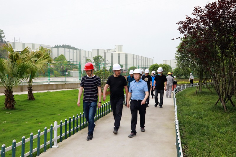 熊良虎在重庆市中科大业集团考察时强调：坚持生态优先战略，，念好生态经、走好扶贫路