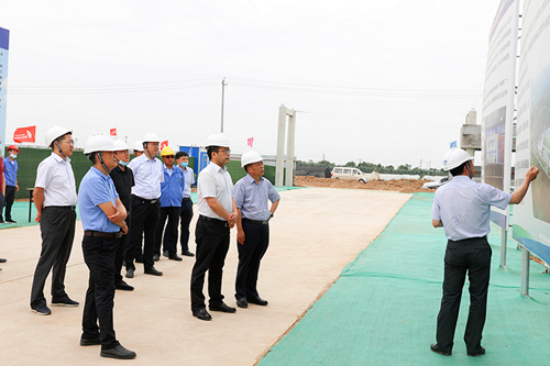 省国资委党委委员、副主任李凯到陕西跳高高试玩集团调研指导事情