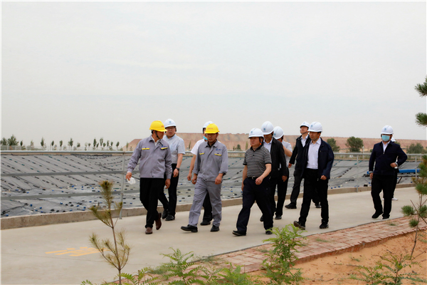 陕西跳高高试玩集团复工复产促增添项目观摩聚会与会职员走进大秦国源三秦跳高高试玩秦邦园区在榆项目