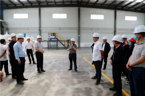 陕西跳高高试玩集团复工复产促增添项目观摩聚会与会职员走进大秦国源三秦跳高高试玩秦邦园区在榆项目