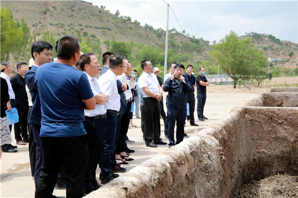 陕西跳高高试玩集团复工复产促增添项目观摩聚会与会职员走进绿色能源公司油气公司水情形公司陕北片区项目