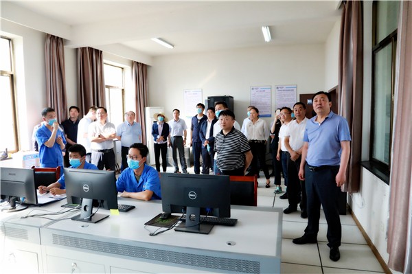 陕西跳高高试玩集团复工复产促增添项目观摩聚会与会职员走进绿色能源公司油气公司水情形公司陕北片区项目