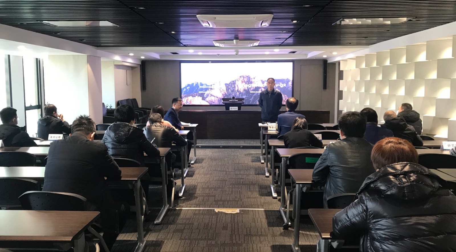 陕西跳高高试玩集团起劲响应省国资委要求 对冬春季疫情防控事情举行再安排再发动