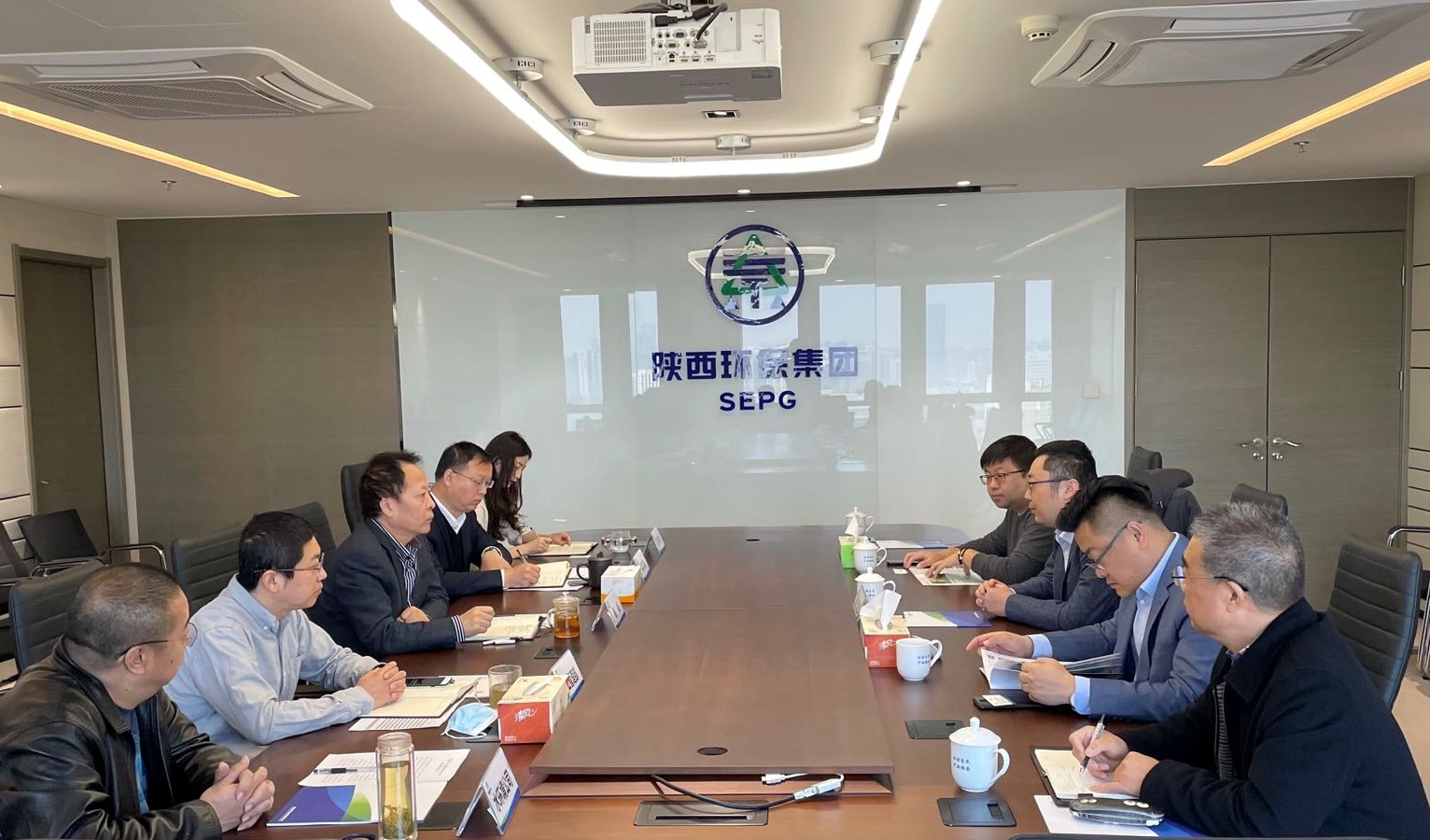 陕西跳高高试玩集团与南方创业科技公司交流座谈