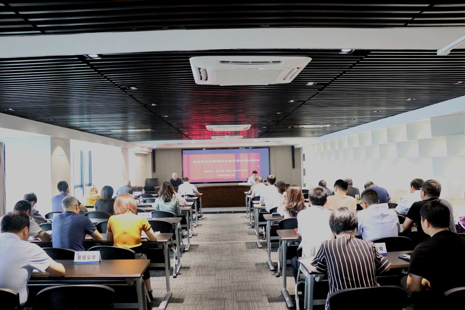 陕西跳高高试玩集团举行2021年度第三期执法大课堂