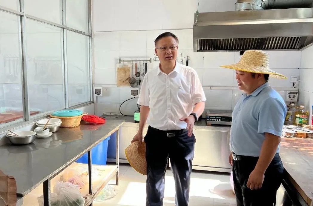 陕西跳高高试玩集团：夏送清凉沁人心 凝心聚力鼓劲头