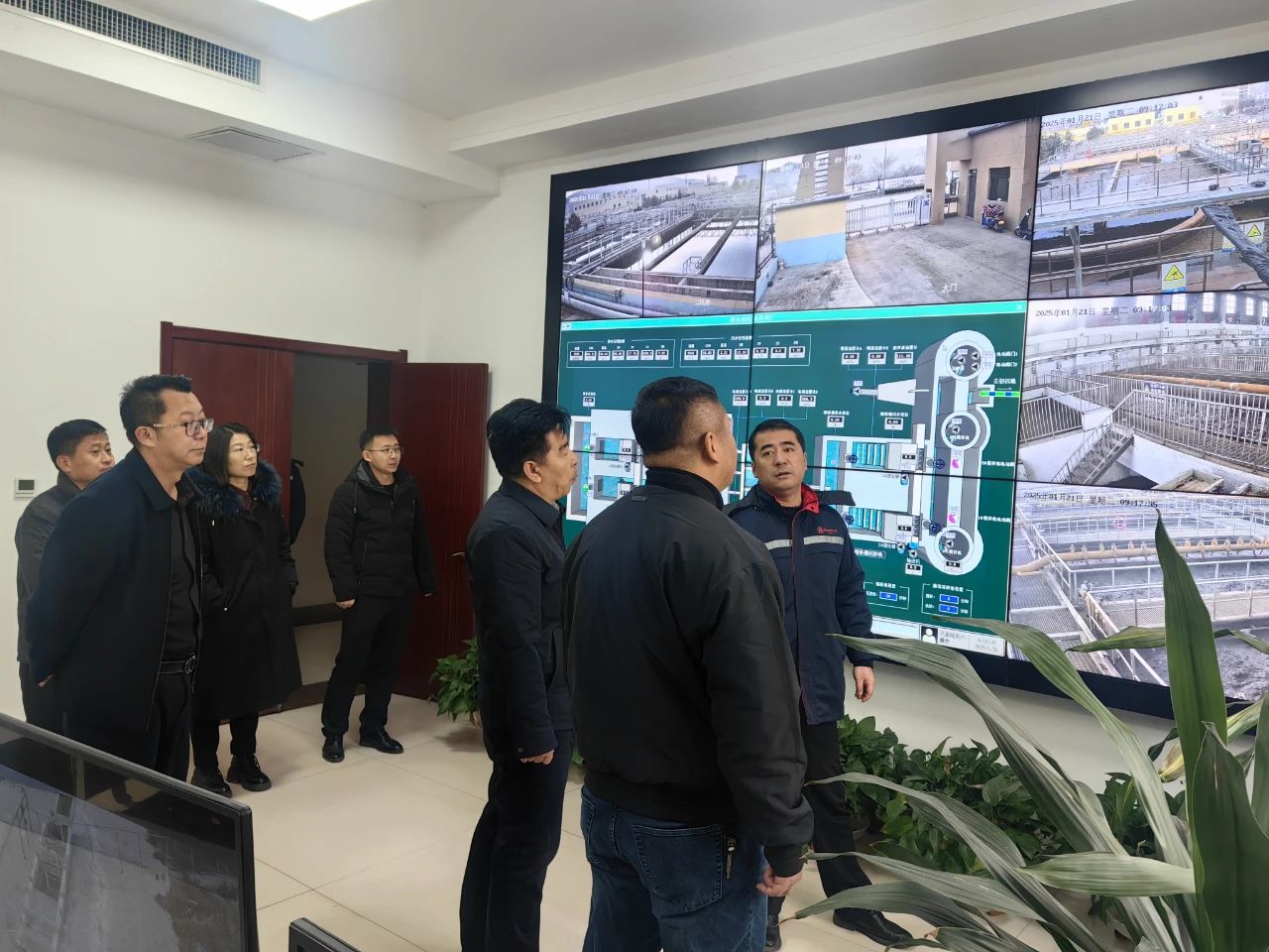 严冬送暖 情满新春｜陕西神木城投生态情形有限公司慰问水情形公司神木市污水处置惩罚厂职工