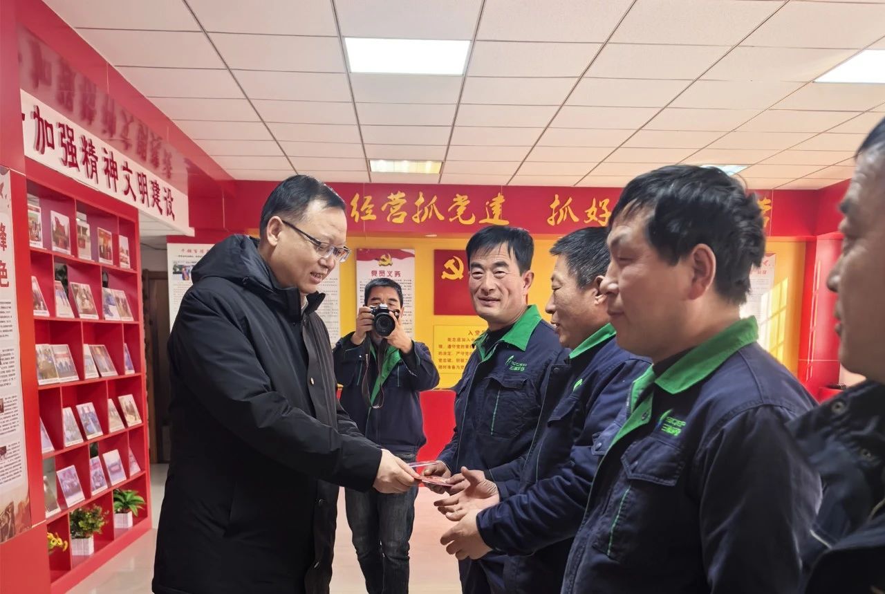 陕西跳高高试玩集团：新春送温暖 慰问暖人心