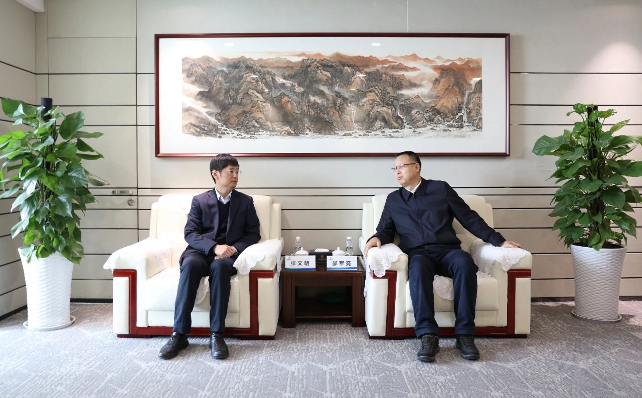 陕西跳高高试玩集团与中建七局四公司座谈交流